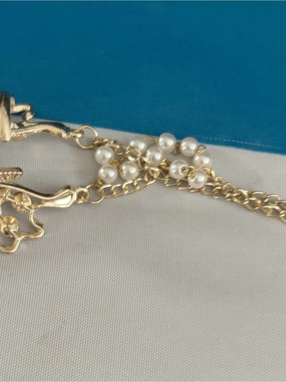 Silver tone hair claw clip- Elegant Women’s Jewelry